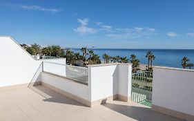 Precioso apartamento frente a la playa con piscina